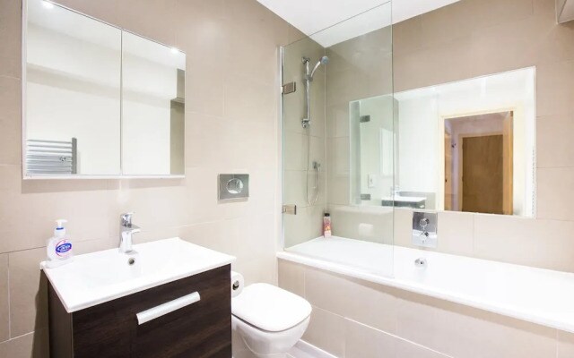 Spacious 1 Bedroom Apartment in Kensington - A2