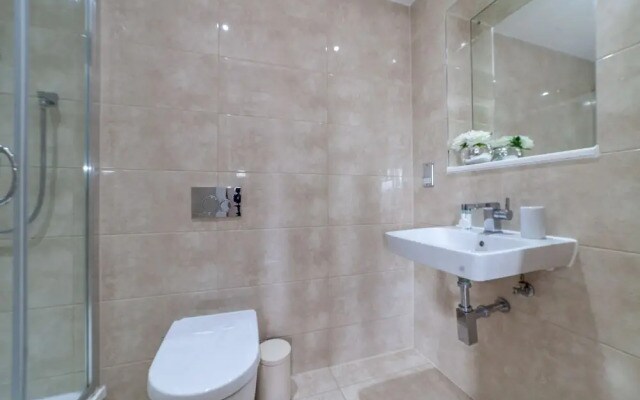 3 Bed Flat by Limehouse Basin