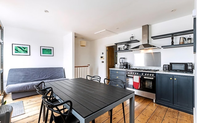 Stylish Chiswick Apartment With a Private Terrace