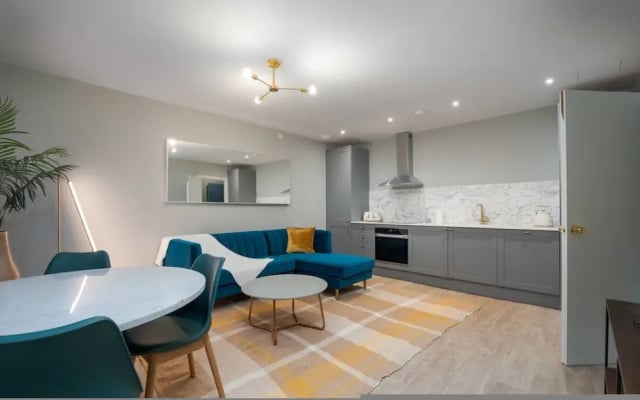Stylish Hyde Park Apartment PS2