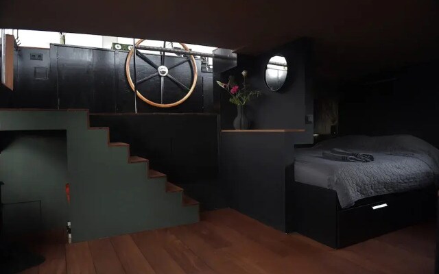 B&B Euphrate Houseboat