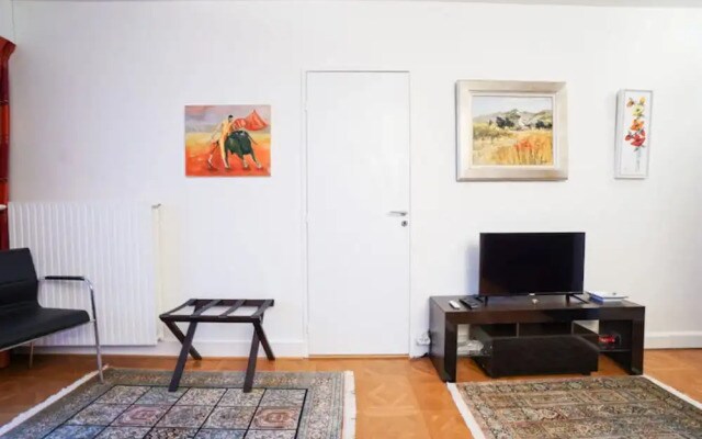 Charming Apartment Near Montparnasse