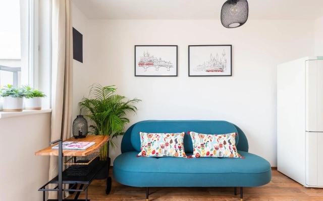 BRIGHT CHARMING Apt with TERRACE, PARKING & AirCo.