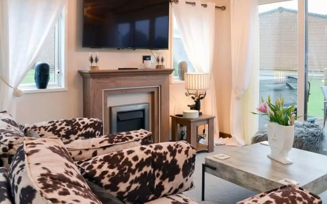Boutique Lodge With hot tub Sleeps 6
