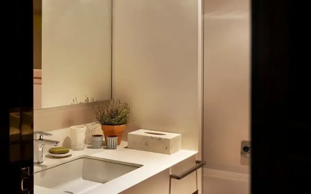 Artist Modernist 3-br Gem Next to Paseo de Gracia
