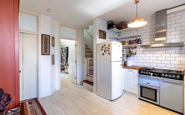 Stylish Spacious 3-bed Home in Vibrant Bow
