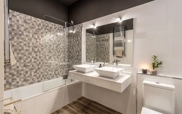 Arashi - 4 Bedrooms in Chueca