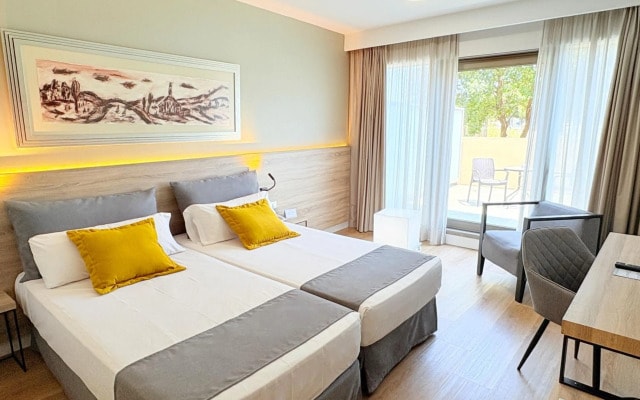 Отель Eurohotel Barcelona Gran Via Fira