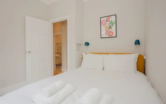 Modern 3 Bedroom Flat in West Hampstead