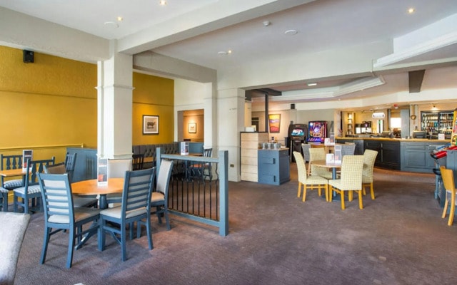 Premier Inn Oldham - Broadway