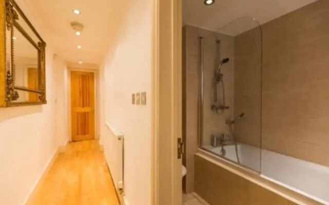 Camden Spacious Apartment