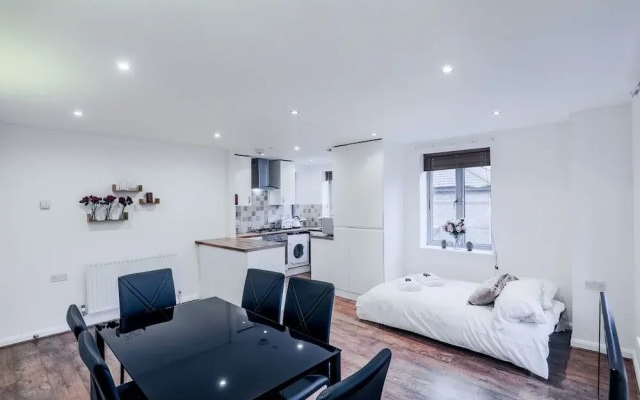 New Cross Apartment by Emerald