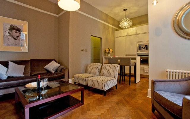 Stunning 2 bed and bath in Kensington