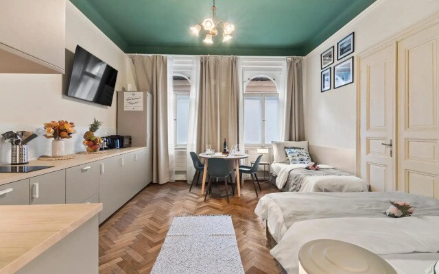 APTs in OLD TOWN PRAGUE by Michal&Friends