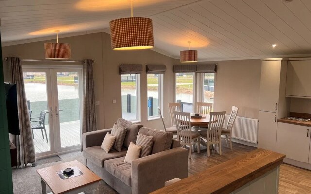 Sure Studio by Best Western Brackenborough Lakes & Resort