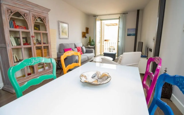 Adorable Apartment Ollerias