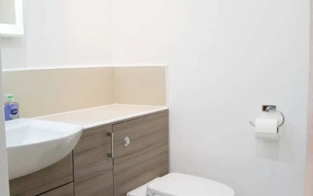 2 Bedroom Apartment Close to Clapham Junction Station