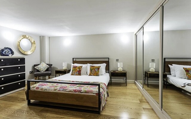 Elegance in Westminster: Victoria Vibes Apartment