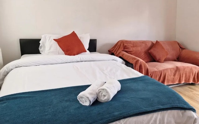 Apartment Sleeps 4 With Free Parking