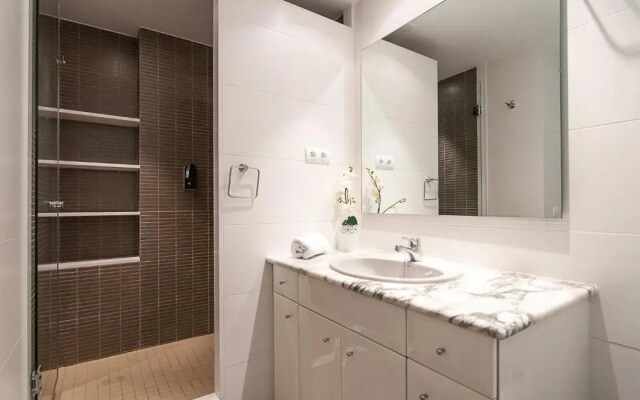 Weflating Diagonal Apartments