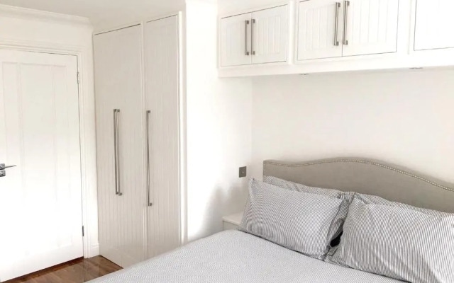 Superb 3-Bed 2-Bath with Wifi: Trendy Fitzrovia W1