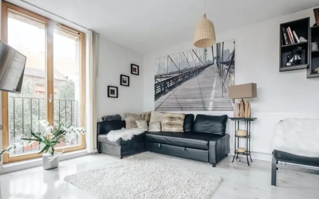Notting Hill 2-bed Apt With Balcony, 1 min to Tube