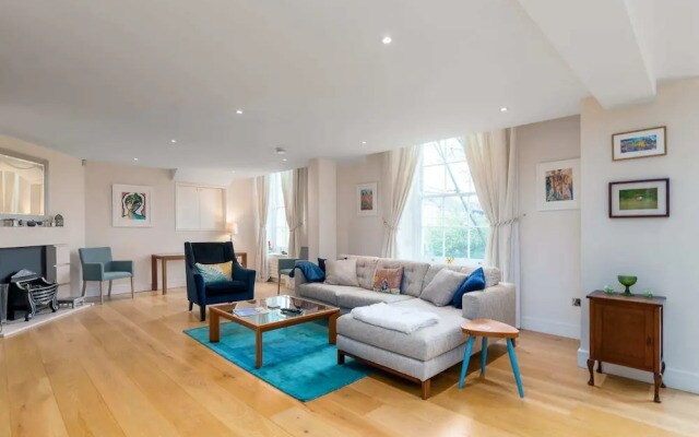 GuestReady - Spacious Apartment in Clapham Town