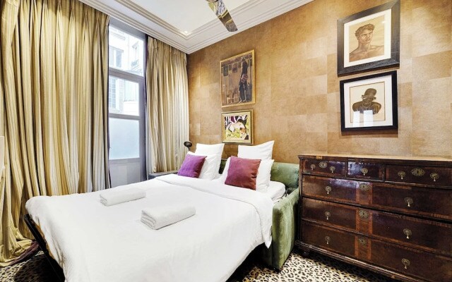 Historic Elegance in the Heart of Marais - 6p/2br