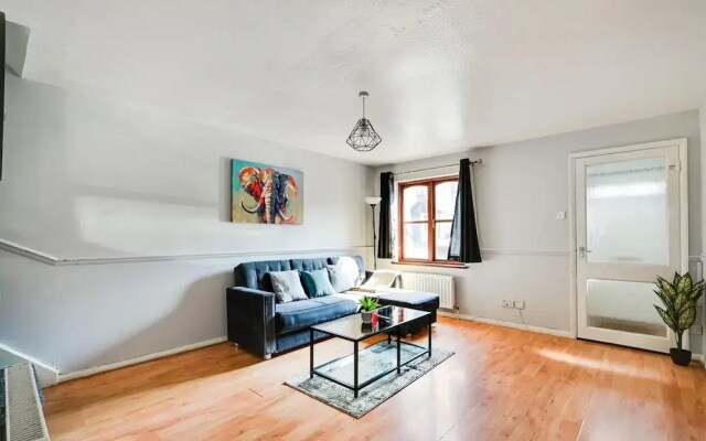 Luxe 2 bed House in London - Free Parking