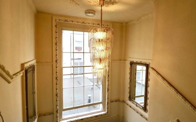 HFS Studio Next To Hydepark L10