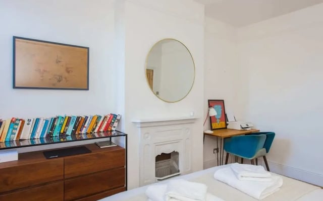 Bright 2 Bedroom Apartment in South East London