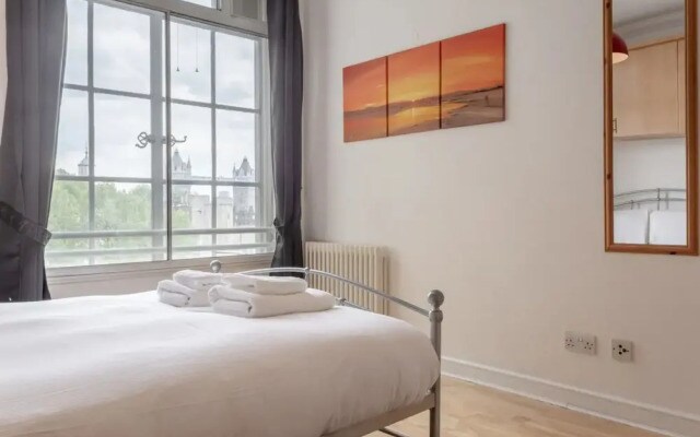 Large & Central 2BD Flat - Tower Hill