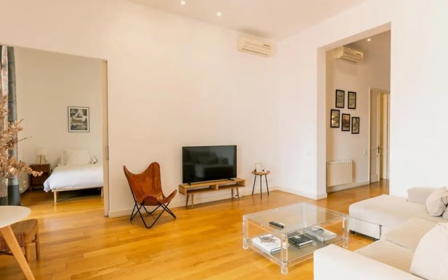 Designer s Three Bedroom Apartment With Terrace