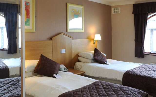 The Everglades Park Hotel