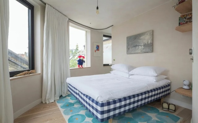 Blythe Road by Onefinestay