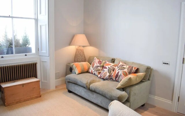 2 Bedroom Garden Flat By Kings Road