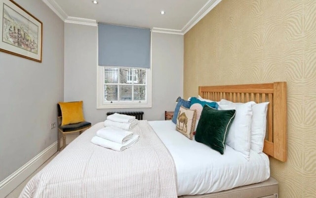 Traditional 1 Bed Apartment, Pimlico