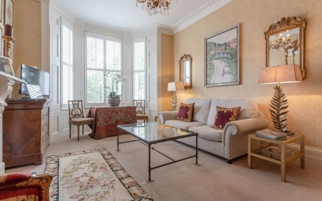 Elegant Apartment in Central Kensington