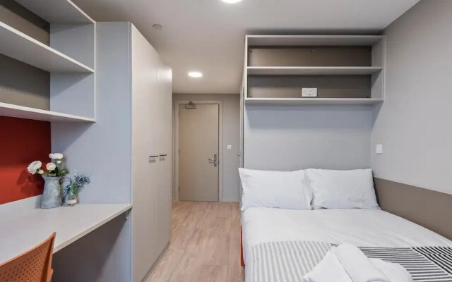 Amazing Location! 6br Liverpool Apartment- Sleeps6