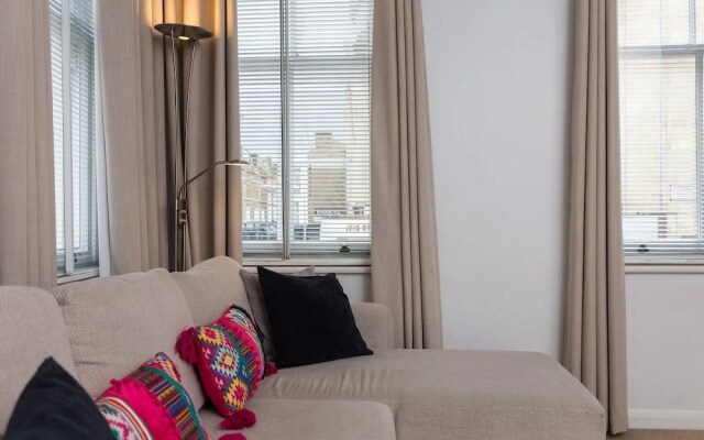 1 Bedroom Flat in Chelsea Sleeps 4