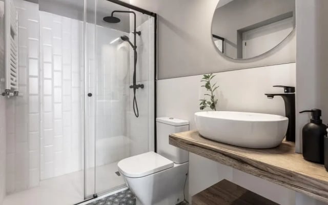 Broto - 4 Bedrooms in Malasa a