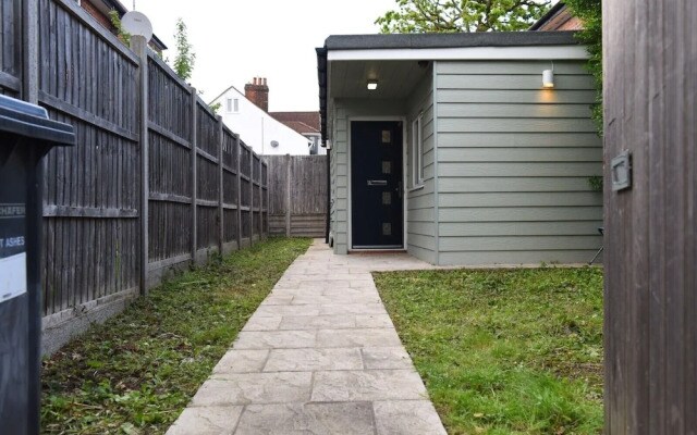 Beautiful 1-bed House in Edgware