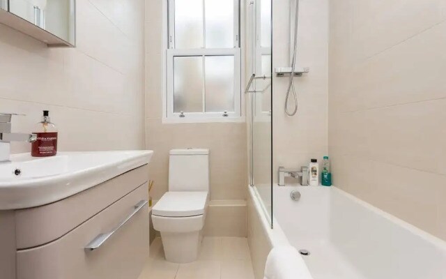 Bright And Stylish 1 Bedroom Flat With Terrace