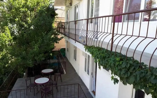 Guest house on Samburova 210b