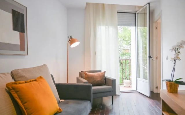 M Sen1692 Amplio Apartamento con Balc n en Calle