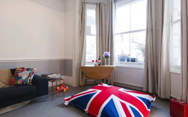 Bright Marloes Road Abode - CNRO