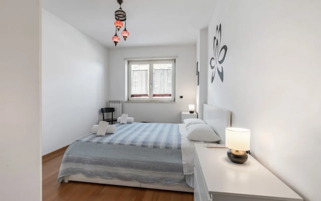 Portuense 107- Bright Flat
