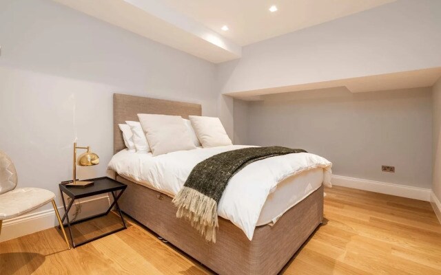 Lavish and Luxurious Chelsea Home
