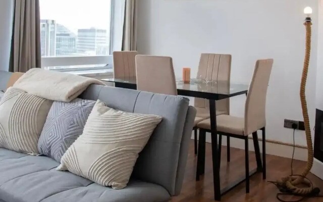 City Centre & Parking 2 Bed Ap