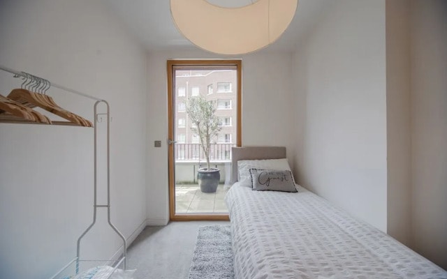 Barking Bright Apartment With 2 Bedrooms